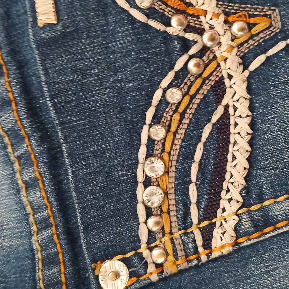 Zana Di Women's Jweled Denim Shorts - Picture 7 of 13